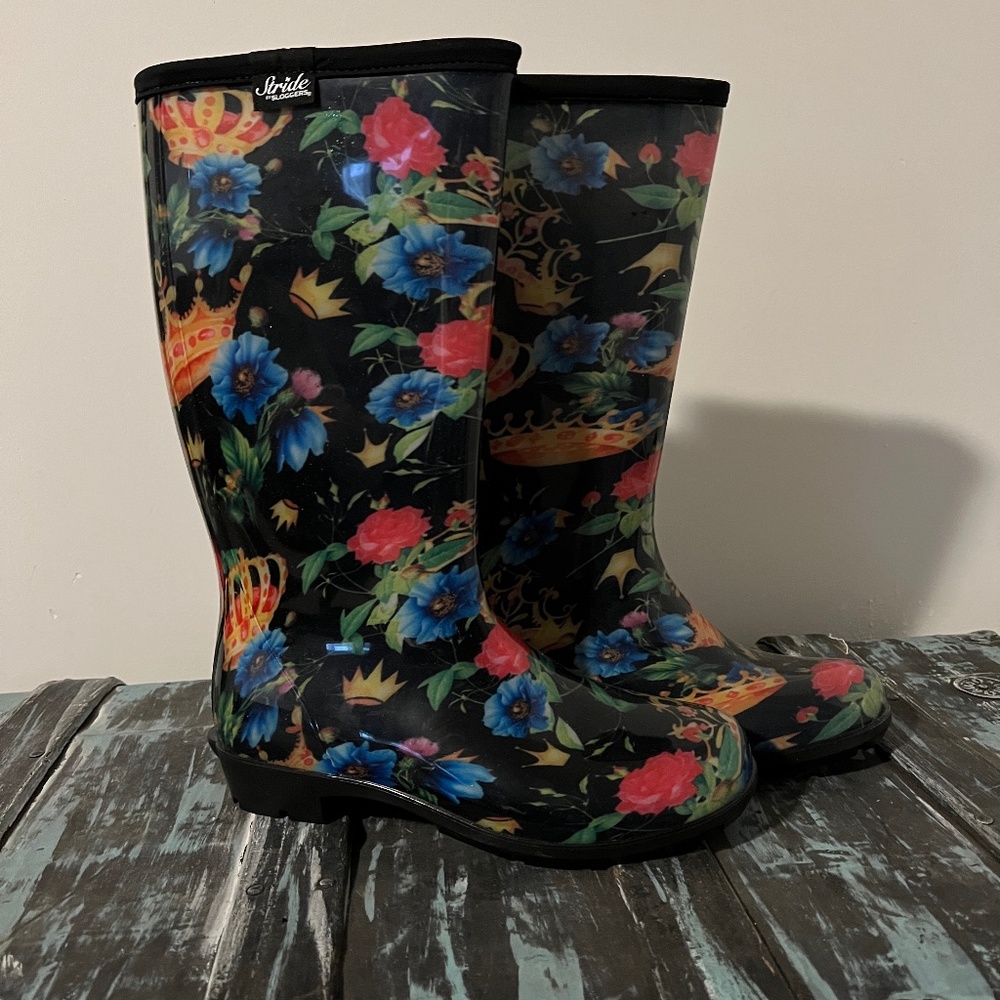 Stride by Sloggers Black Floral Royal Crown Waterproof Rain Boots